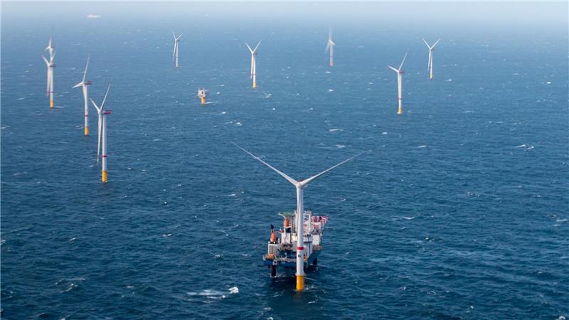 Die Windräder in der Nord- und Ostsee weisen inzwischen eine Leistung von 10,2 Gigawatt auf. (Archivbild)
