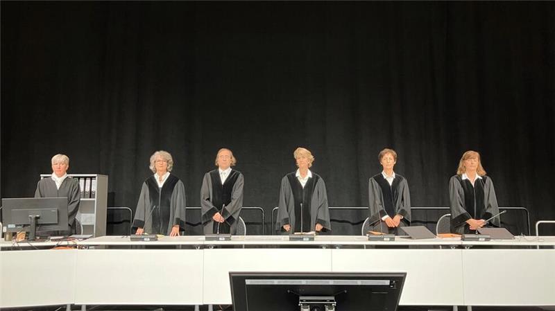 Wirecard-Musterprozess beginnt mit Watschn - für ein Gericht Die Wirecard-Pleite im Sommer 2020 bedeutete für die Aktionäre Milliardenverluste. Ein Musterverfahren vor dem Bayerischen Obersten Landesgericht soll klären, ob die Anleger Schadenersatz beanspruchen können.