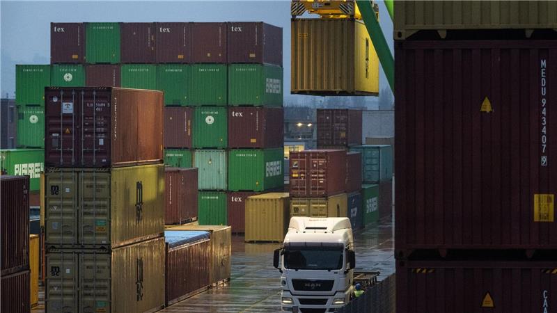 Die Wirtschaft hat sich in den einzelnen Bundesländern sehr unterschiedlich entwickelt. In Baden-Württemberg - hier zu sehen der Hafen Stuttgart - ging es nach unten. (Archivbild)