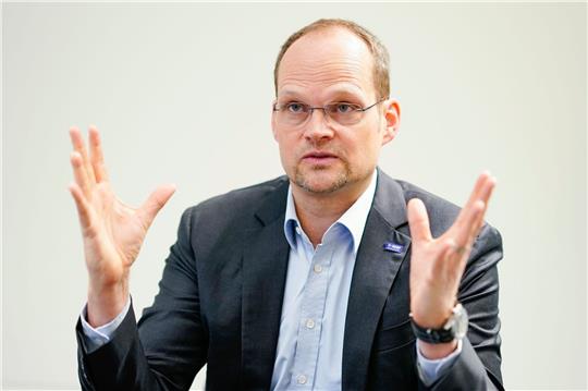 Die Wirtschaft leide massiv unter immer stärker werdendem Regulierungsdruck, so BASF-Finanzvorstand Dirk Elvermann.