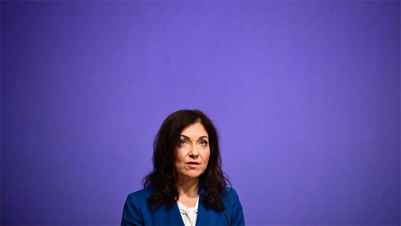 Hohe Spritpreise: Was könnte die Politik tun? Die Wirtschaftsministerin bringt Direktzahlungen für Geringverdiener ins Spiel.