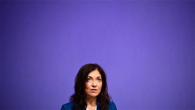 Merz verspricht Entlastung bei Rekord-Spritpreisen Die Wirtschaftsministerin bringt Direktzahlungen für Geringverdiener ins Spiel.