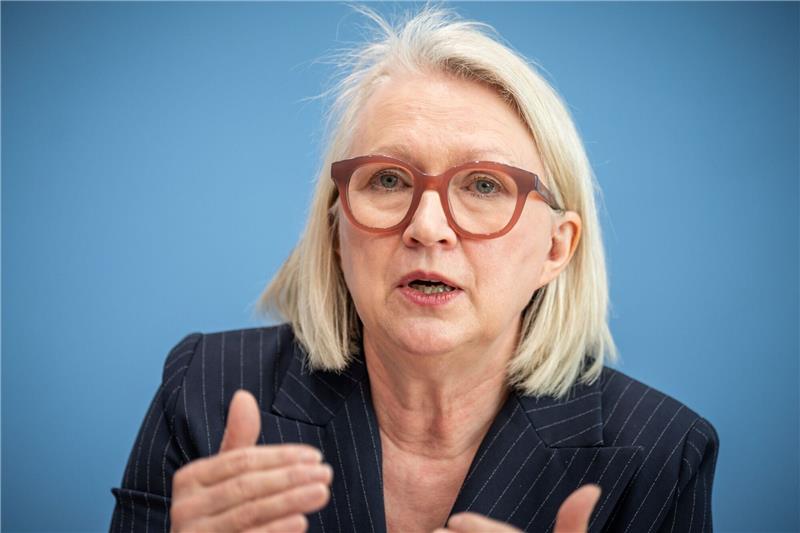 Schnitzer: „Deutschland braucht 1,5 Millionen Zuwanderer” Die «Wirtschaftsweise» Monika Schnitzer hat als Maßnahme gegen den Fachkräftemangel mehr Zuwanderung vorgeschlagen.