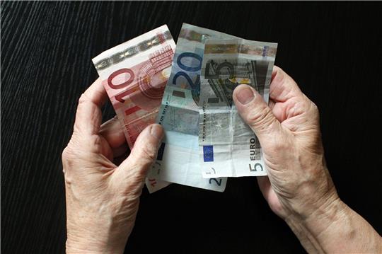 Die «Wirtschaftsweisen» plädierten dafür, dass Bürger künftig automatisch zusätzlich zur gesetzlichen Rente privat für das Alter vorsorgen müssen, wenn sie nicht widersprechen.
