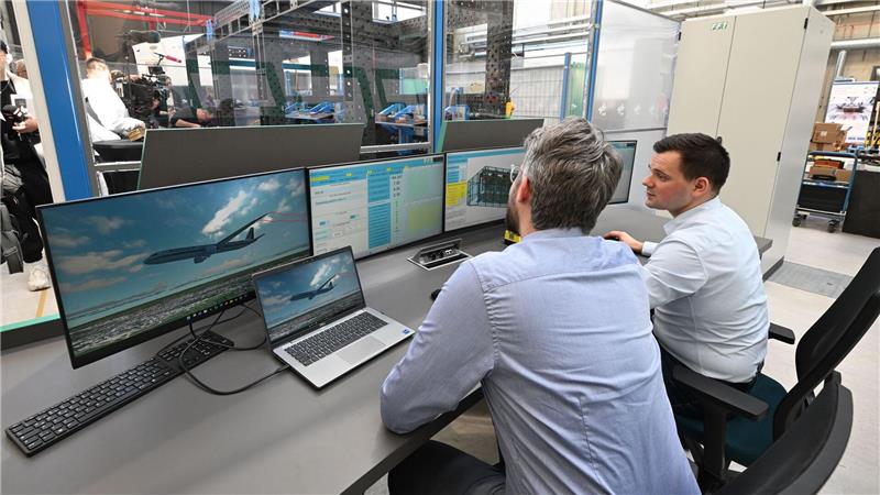 Klimaverträglich fliegen: Forschung für Flugzeug der Zukunft Die Wissenschaftler starten die Simulation mit einem Mausklick.