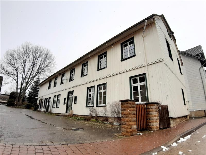 Haben alle Harzburger Pfarrhäuser eine Zukunft? Die Wohnung im Pfarrhaus Bettingerode ist renoviert, die Pfarrstelle allerdings noch nicht wieder besetzt seit dem Weggang von Pfarrer Martin Widiger im Jahr 2020. Zu seinem Einzug drei Jahre zuvor waren die Räume überholt worden. Foto: Potthast