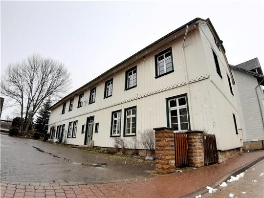 Die Wohnung im Pfarrhaus Bettingerode ist renoviert, die Pfarrstelle allerdings noch nicht wieder besetzt seit dem Weggang von Pfarrer Martin Widiger im Jahr 2020. Zu seinem Einzug drei Jahre zuvor waren die Räume überholt worden. Foto: Potthast