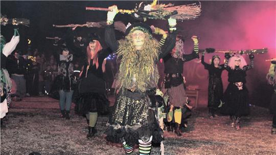 Die Wolfshäger Hexenbrut heißt am 30. April alle kleinen und großen Hexen und Teufel auf der Wolfshöhe willkommen.