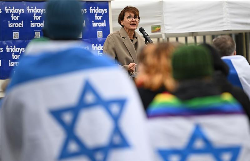 Die Zahl antisemitischer Straftaten ist seit dem Gaza-Krieg drastisch gestiegen. Viele Hochschule hätten sich gegen Antisemitismus positioniert - andere nicht, kritisiert Bildungsministerin Bettina Stark-Watzinger (Archivbild).