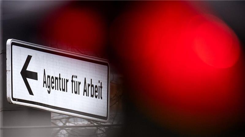 Die Zahl der Arbeitslosen in Bremen sinkt im März minimal. (Symbolbild)