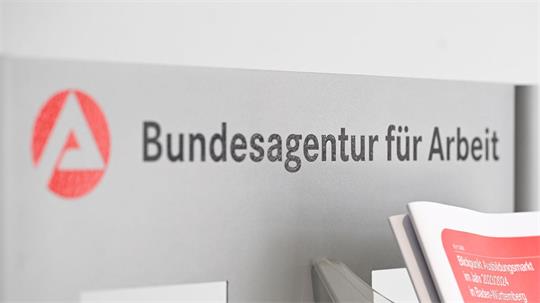 Die Zahl der Arbeitslosen in Deutschland hat die Grenze von drei Millionen erneut überschritten. (Symbolbild)
