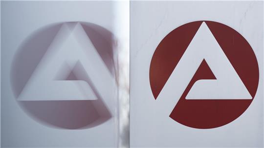 Die Zahl der Arbeitslosen in Deutschland ist im Juli auf knapp drei Millionen gestiegen (Archivbild).