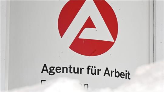 Die Zahl der Arbeitslosen in Deutschland ist über die Grenze von drei Millionen gestiegen (Archivbild). 