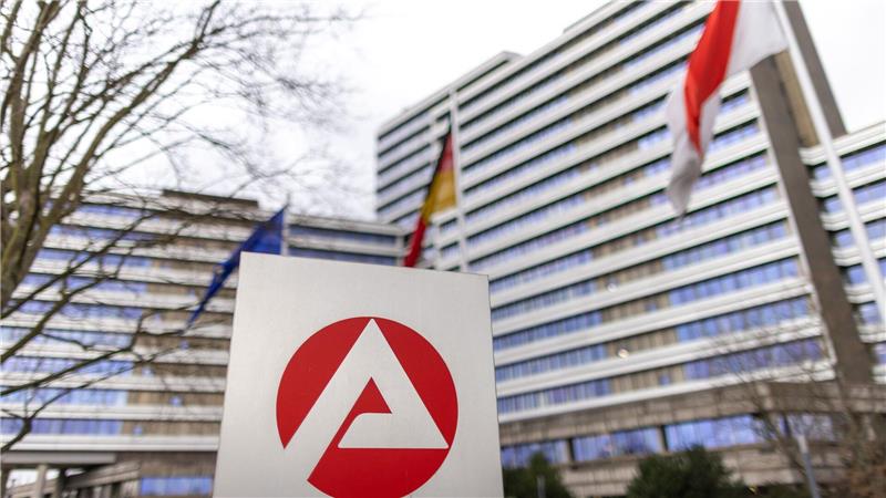Die Zahl der Arbeitslosen sinkt im April leicht (Archivbild). 