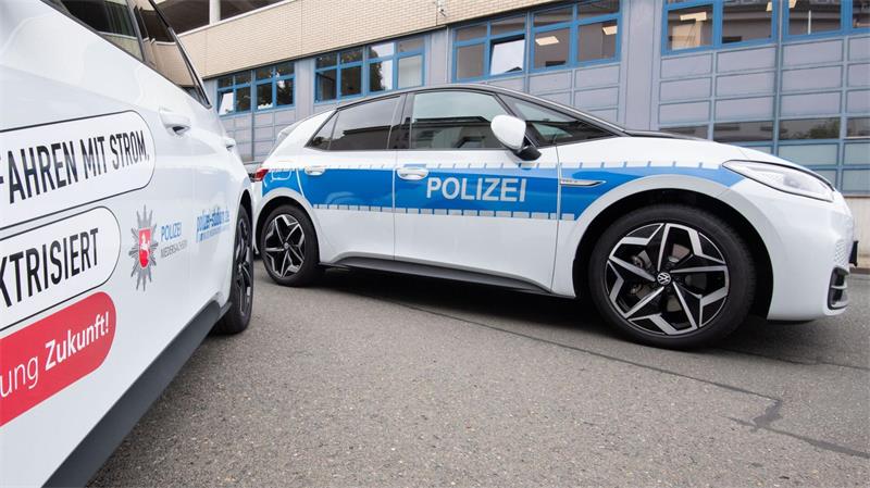 Polizeiwagen im Schnitt mit 120.000 Kilometern auf dem Tacho Die Zahl der E-Autos bei der Polizei wird aufgestockt. (Archivbild)