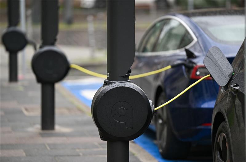 Ziel bei Ausbau der Elektromobilität wankt Die Zahl der E-Autos wächst.