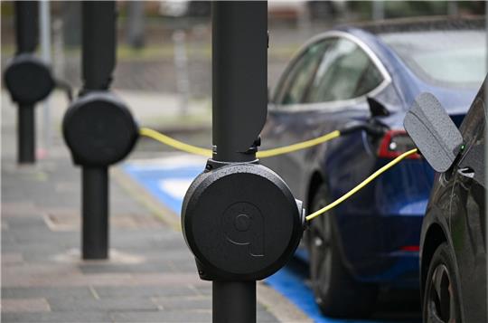 Die Zahl der E-Autos wächst.