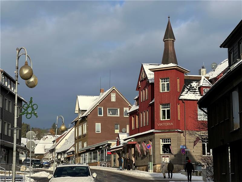 Einwohnerzahlen der Stadt Braunlage gehen weiter zurück Die Zahl der Einwohner in Braunlage (im Bild die Herzog-Wilhelm-Straße in der Innenstadt) nimmt weiter ab. Mit einem Neubaugebiet hofft die Stadt auf eine Trendwende. Foto: Eggers
