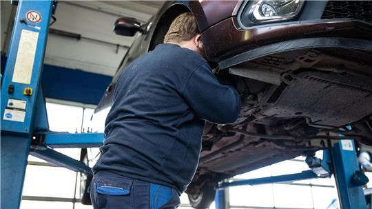 Die Zahl der Handwerks-Insolvenzen stieg laut Creditreform besonders deutlich im Kfz-Gewerbe. 