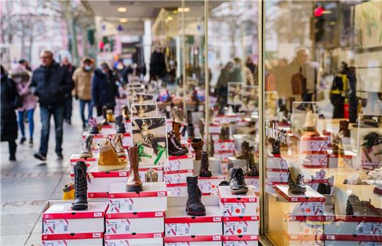 Die Zahl der Schuhgeschäfte in Deutschland hat sich im vergangenen Jahr um 13 Prozent verringert.