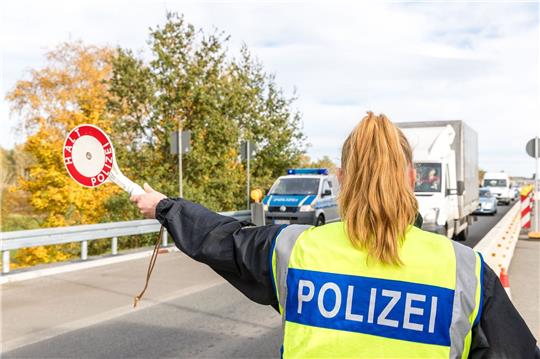 Die Zahl der unerlaubten Einreisen nach Deutschland ist im November noch weiter zurückgegangen.