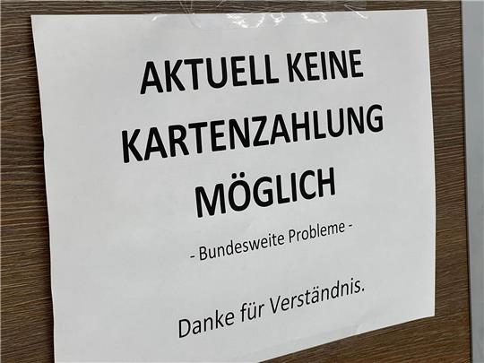 Die Zahlung per Giro- oder Kreditkarte in Deutschland ist nach Angaben von Zahlungsdienstleistern bundesweit gestört (Symbolbild/Archivbild).