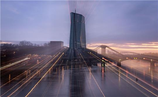 Die Zentrale der Europäischen Zentralbank (EZB) am Frankfurter Mainufer.