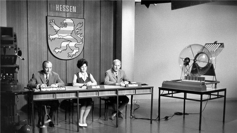 Die Ziehung der Lottozahlen kam 1965 ins Fernsehen. (Archivbild)