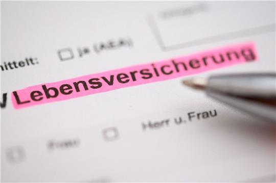 Die Zinstalfahrt bei Lebensversicherungen neigt sich dem Ende zu.