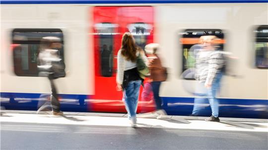 Die Zukunft des Deutschlandabos für den öffentlichen Nahverkehr bleibt ungewiss. (Archivbild)