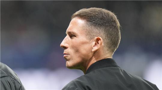 Die Zukunft von Wolfsburgs Coach Daniel Bauer ist ungewiss.