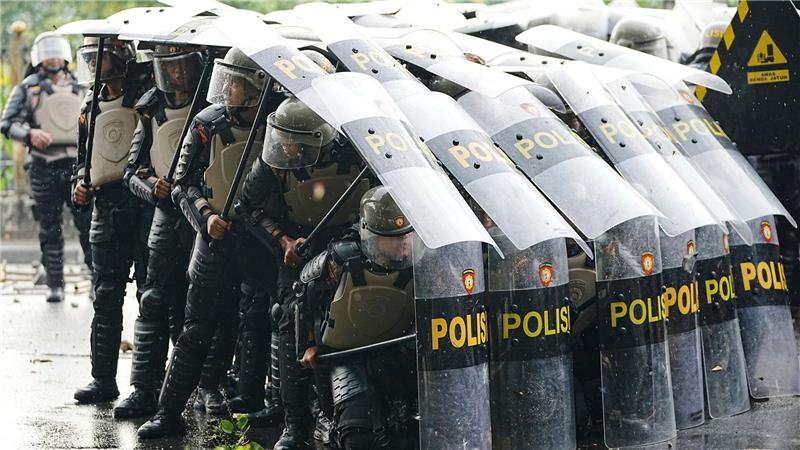 Indonesien: Massenproteste gegen Luxus-Zulagen für Politiker Die Zusammenstöße zwischen Demonstranten und Sicherheitskräften eskalieren.