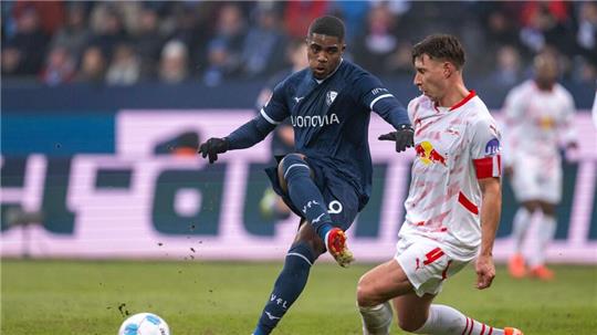 Die Zuschauer in Bochum sahen ein packendes Bundesligaspiel - mit Hauptdarsteller Myron Boadu (l).