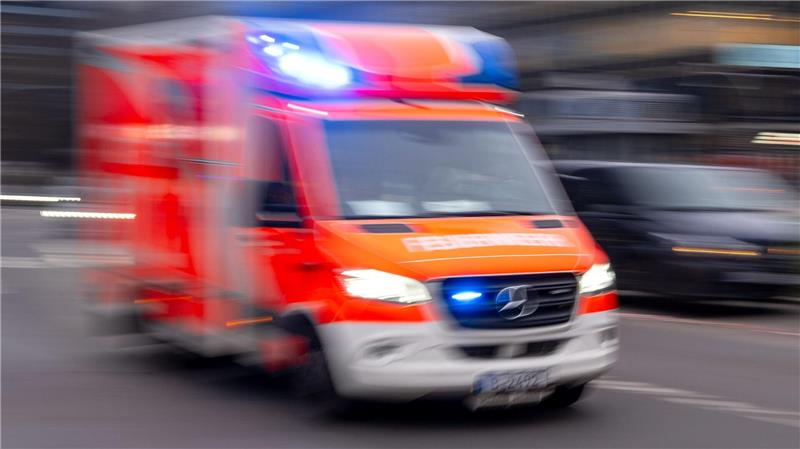 Die Zwölfjährige wurde mit schweren Verletzungen in ein Krankenhaus gebracht. (Symbolbild)