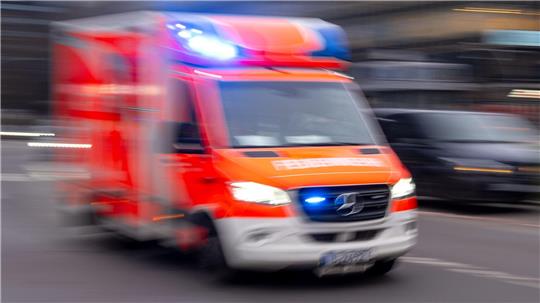 Die Zwölfjährige wurde mit schweren Verletzungen in ein Krankenhaus gebracht. (Symbolbild)