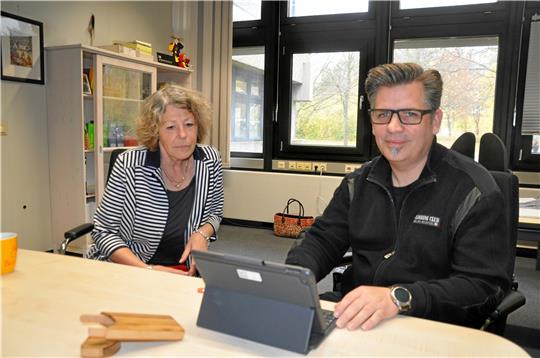 Die aktuelle Spitze der Realschule Goldene Aue: Rektorin Jutta Schober mit ihrem ersten Stellvertreter Simon Franke. Archivfoto: Heine