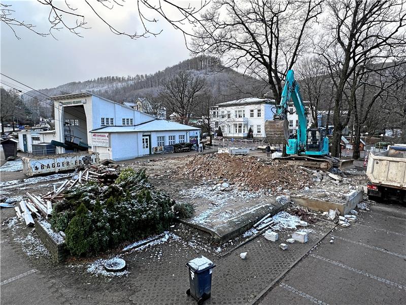 Bergbahngaststätte ist vom Erdboden verschwunden Die alte Bergbahngaststätte ist der Erdboden gleichgemacht. Auf die Fläche kommt nun ein 600 Quadratmeter großes, einstöckiges Gebäude. Foto: Schlegel
