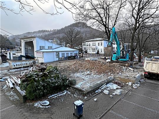 Die alte Bergbahngaststätte ist der Erdboden gleichgemacht. Auf die Fläche kommt nun ein 600 Quadratmeter großes, einstöckiges Gebäude. Foto: Schlegel