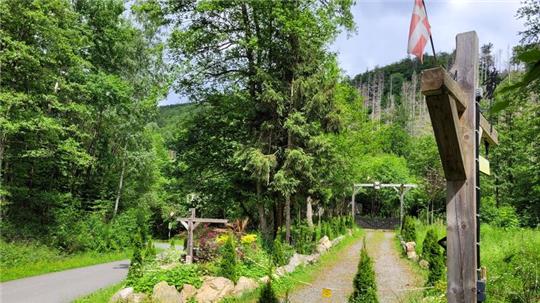 Die alten Zollhäuser im Taternbruch möchte ein dänischer Investor zu einem Hotel im skandinavischen Stil umgestalten. Eröffnen sollte es eigentlich schon im Sommer 2023.