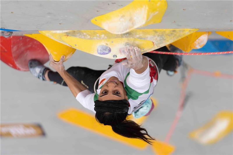 Sorge um iranische Sportlerin – Teheran dementiert Festnahme Die am 18. Oktober 2022 von der International Federation Of Sport Climbing zur Verfügung gestellten Aufnahmen zeigen die iranische Klettersportlerin Elnas Rekabi im Finale der Asienmeisterschaften.