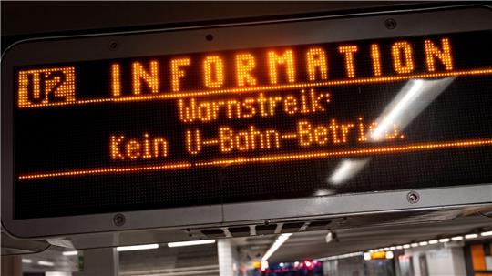 Die am Freitag gestarteten Warnstreiks im Nahverkehr werden am Samstag vielerorts fortgesetzt. 