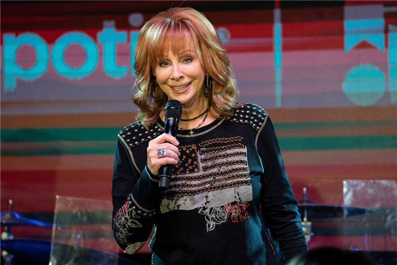 Reba McEntire und Post Malone treten beim Super Bowl auf Die amerikanische Nationalhymne vor dem Super Bowl wurde schon von Musikgrößen wie Beyoncé, Whitney Houston und Neil Diamond gesungen. Nun darf sich Reba McEntire in die Liste der Künstler einreihen.
