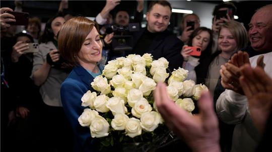 Die amtierende Präsidentin von Moldau, Maia Sandu, hat die Wahl erneut gewonnen.