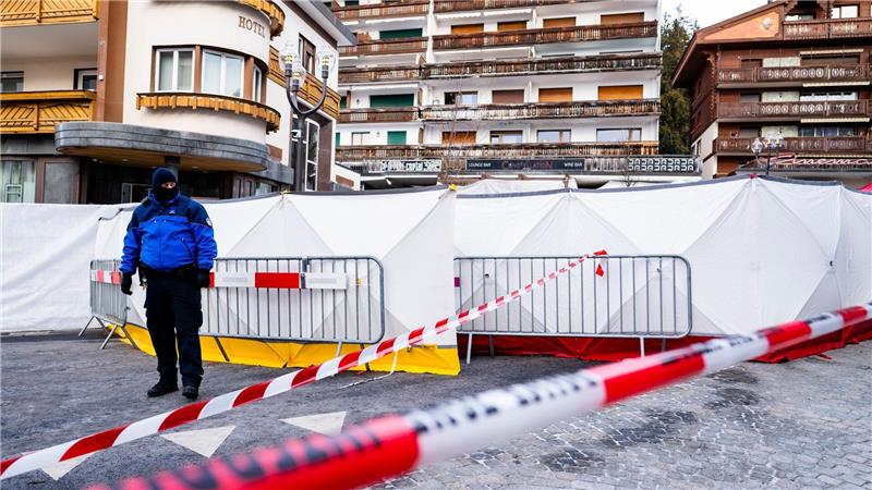 Die ausgebrannte Bar ist zur Spurensuche weiter abgesperrt.