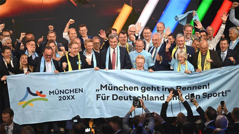 Die bayerische Delegation hat Grund zur Freude.