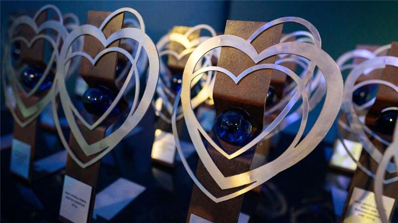 „Ungeduld des Herzens“ siegt bei Filmfestival Max Ophüls Die begehrten Trophäen des Filmfestivals Max Ophüls Preis wechselten am Samstagabend in Saarbrücken den Besitzer: Zusätzlich zu den Statuen gab es 19 Preise mit einer Gesamtdotierung von knapp 130.000 Euro.