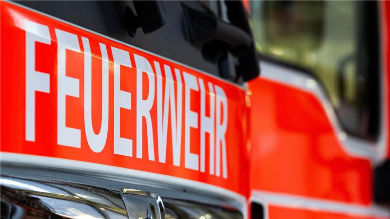 Die beiden Bewohner bemerkten das Feuer und blieben unverletzt. (Symbolbild)