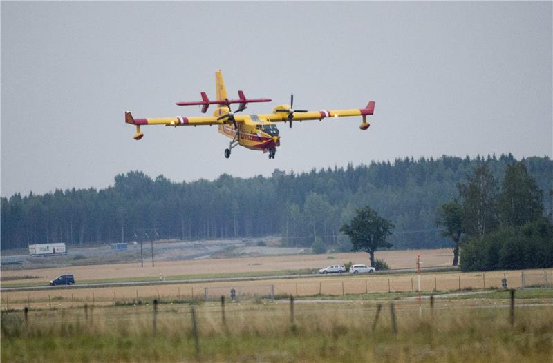 Brocken-Brand: Löschflugzeuge nach Harz-Einsatz zurück in Rom Die beiden angeforderten Löschflugzeuge des Typs Canadair CL 415 können mehr als 6.000 Liter Wasser aufnehmen und abwerfen, berichtet der NDR. Sie waren Sonntagmittag in Rom gestartet und im Rahmen des europäischen Hilfsprojekts „RescEU-IT“ über die zentrale Koordinierungsstelle in Brüssel angefordert worden.