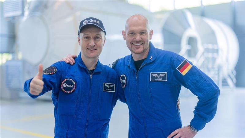 Die beiden deutschen Astronauten würden auch gerne zum Mond fliegen.