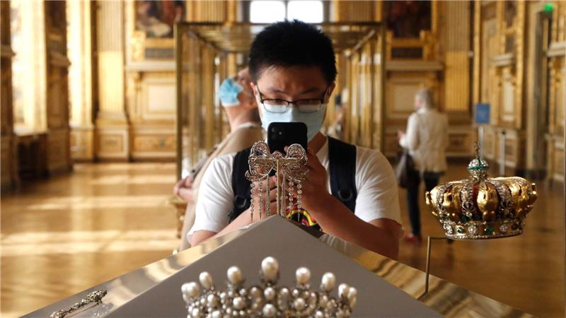 Sicherheitsdebatte: Wie war Einbruch in Louvre möglich? Die beim Einbruch in den Louvre erbeuteten Schmuckstücke sind von unschätzbarem Wert (Archivbild).